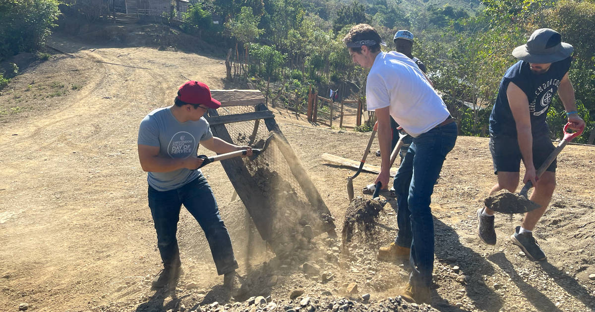 Students Evangelize And Serve The Poor On Mission Trips Christendom College Students Evangelize And Serve The Poor On Mission Trips Christendom College